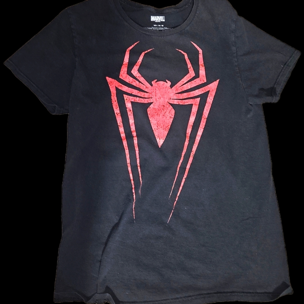 **3/20$**  L Black and Red Spider Logo T-Shirt